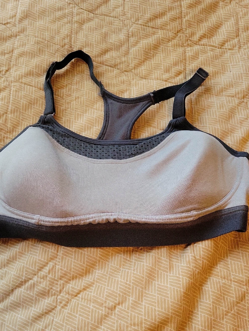 Wireless Racerback Sports Bra in Light Gray and Dark Gray